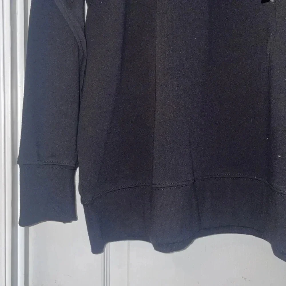 New Reebok sweater - Picture 3 of 3